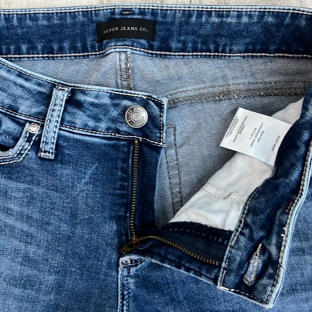 Silver Jeans Co. Women’s Size: 27 Elyse Capri Color: Blue‎